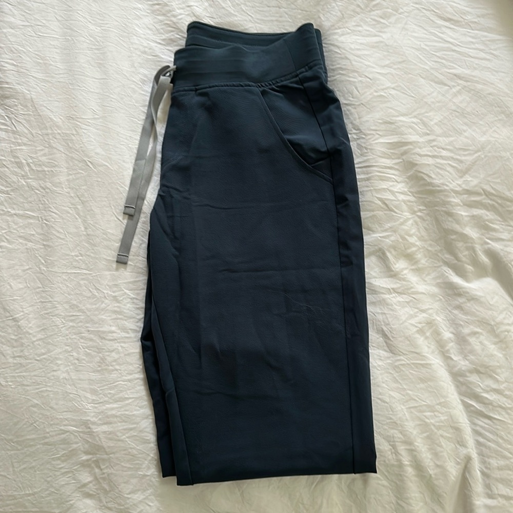 Figs Zamaroa High Wasted Jogger Scrub Pants. COLOR DARK HARBOR. Size S/T.